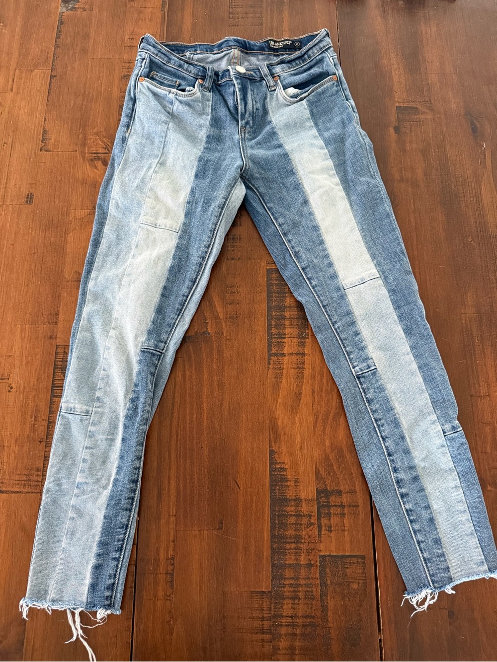 Blank NYC The Reade Crop Two-Tone Light Blue Patchwork Skinny Jeans - Picture 4 of 7